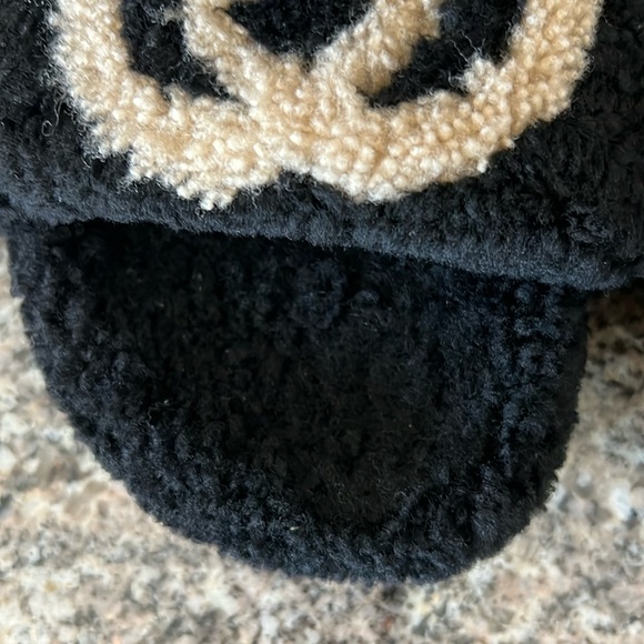 Gucci Interlocking GG Shearling Slides - Picture 11 of 16